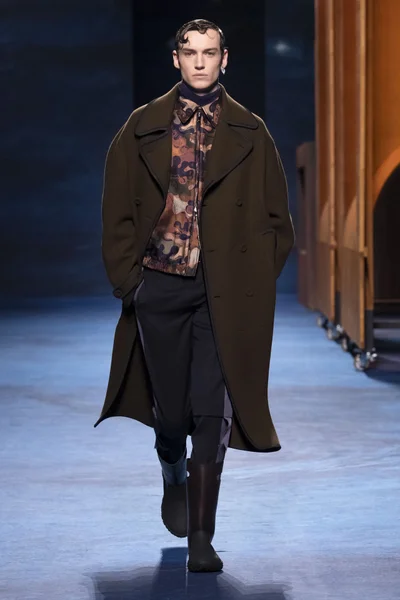 Look 9